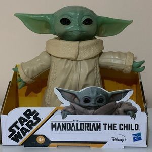 Baby Yoda Mandalorian toy